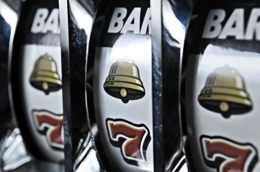 Koleksi game Spadegaming di platform raffi888 termasuk slot populer dan permainan meja dealer langsung.